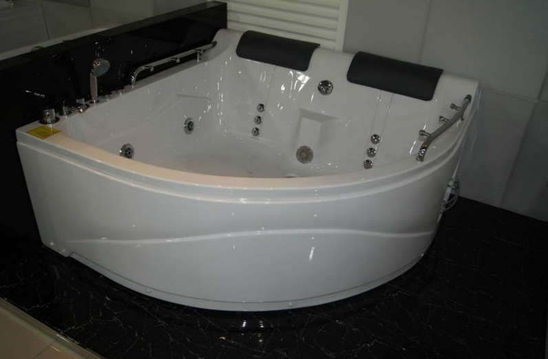 Hydromassage bathtub, 150x150cm, chromotherapy, two