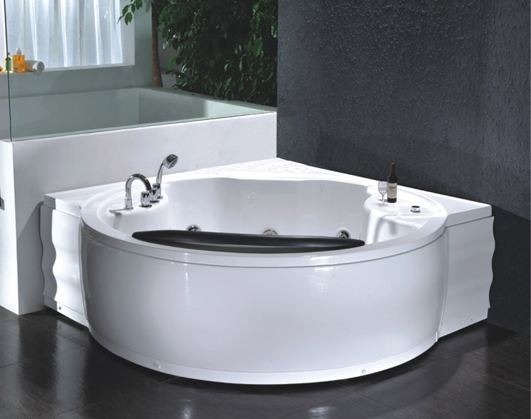 Fully-equipped-Jacuzzi-180x180-Chromotherapy-VS016-3_1542115904_247