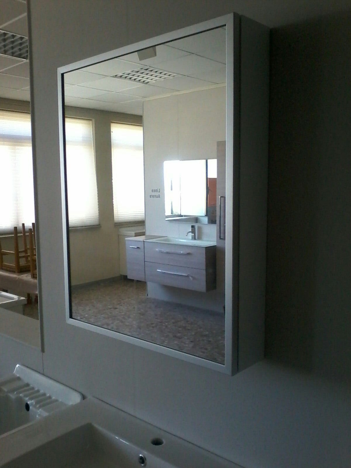 Modern-wall-hung-bathroom-cabinet-6_1542127214_464
