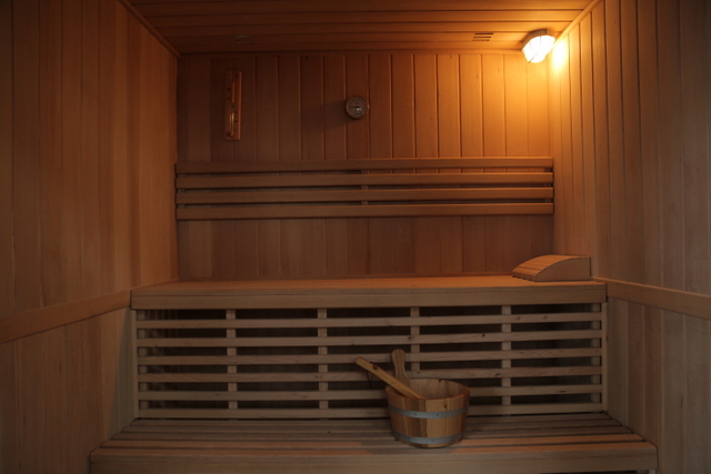 Three-person-Finnish-sauna-made-of-Hemlock-wood-153x110-200x175-3216_1542620634_128
