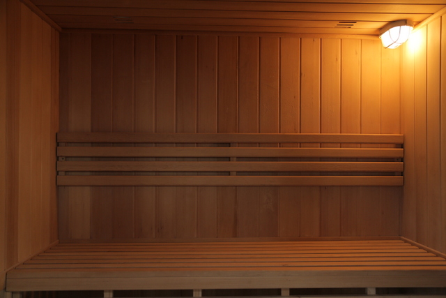 Three-person-Finnish-sauna-made-of-Hemlock-wood-153x110-200x175-85496_1542620629_874