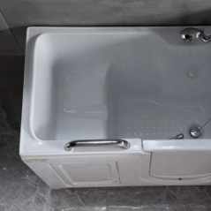 bathtub-with-door-right-inside